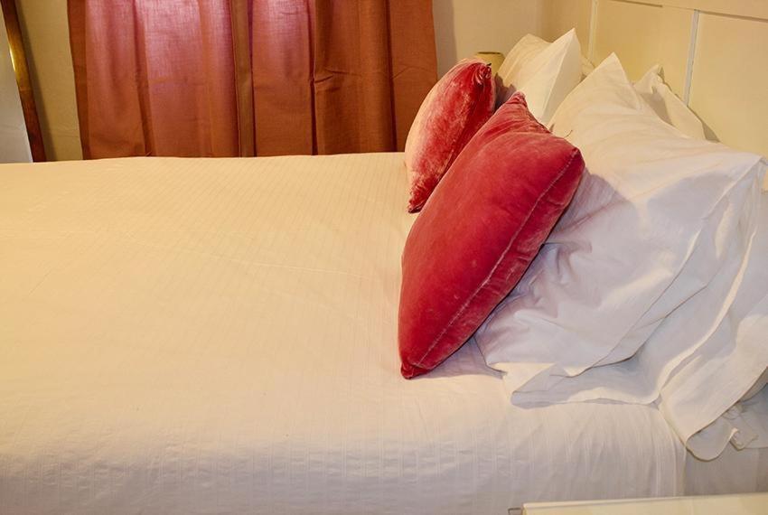 Hostal Extramuros كونيل ذي لا فرونتيرا المظهر الخارجي الصورة
