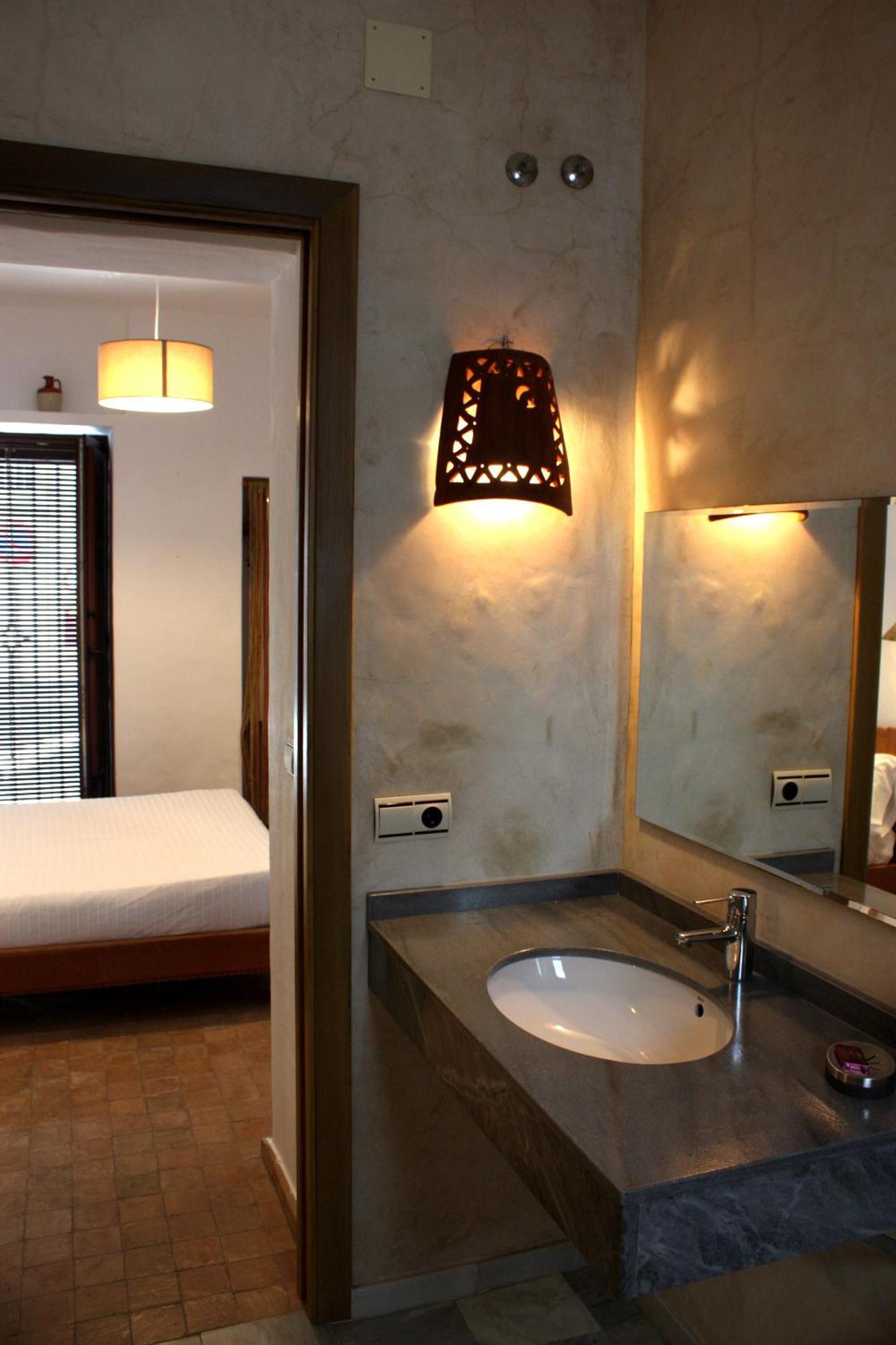 Hostal Extramuros كونيل ذي لا فرونتيرا المظهر الخارجي الصورة